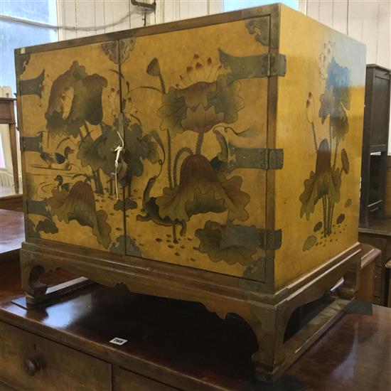 Small Japanese lacquered cabinet